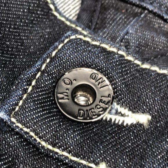 LIKE NEW (Never Washed) DIESEL DARKWASH LIV STRETCH SLIMCUT JEANS 28x32 ⭐ - Picture 8 of 10